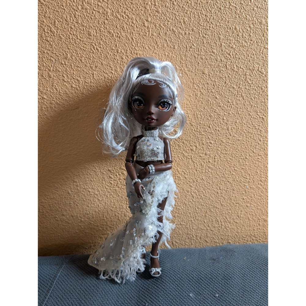 Rainbow High Doll Vision Divas Ayesha Sterling Silver‎ Fashion Doll